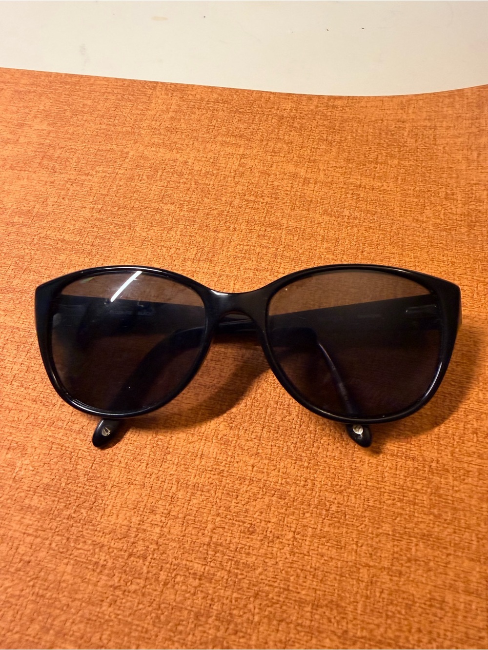Women's Black Cat-Eye Sunglasses - Sleek UV Protection